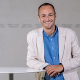 Mathias Reynard lors d'une conférence de presse pour ses 100 jours au Conseil d'Etat en août 2021